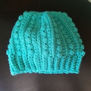 **Sold** Messy bun beanie